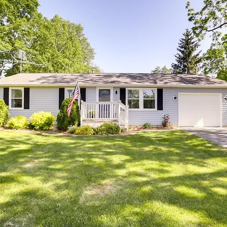 Three Oaks Home With Guest House - 8 Mi To Beach!